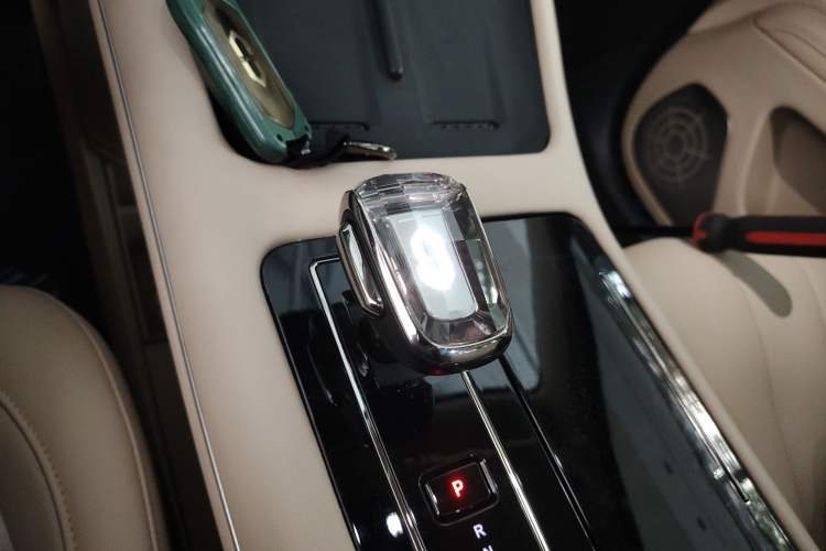 Used Hima AITO M7 2022 1.5T Four-Wheel Drive Luxury Edition Gear Lever