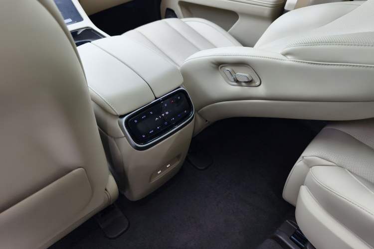 Used Hima AITO M7 2024 1.5T Intelligent Drive 4x4 Max Edition 6 Seats Interior 4