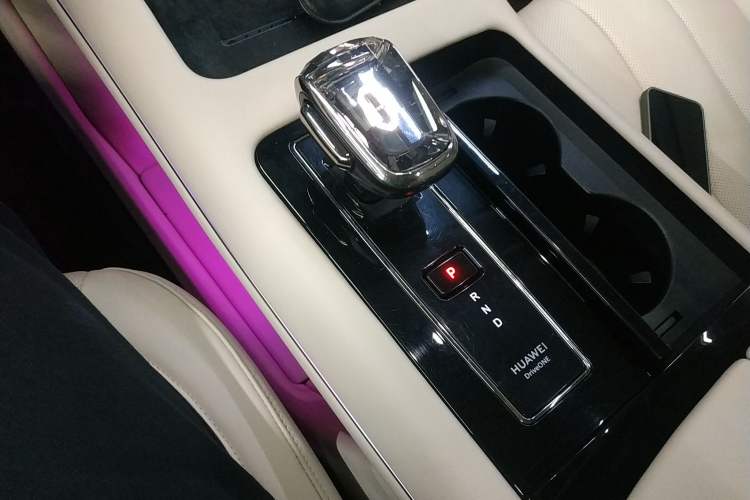 Used Hima AITO M7 2022 1.5T Four-Wheel Drive Luxury Edition Gear Lever