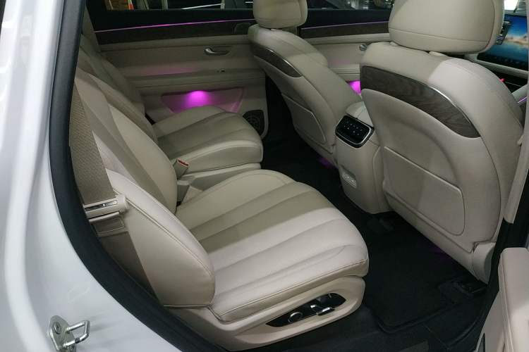 Used Hima AITO M7 2022 1.5T Four-Wheel Drive Luxury Edition Left Rear Seat