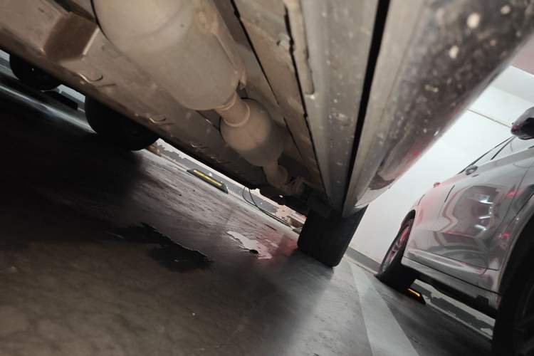Used Hima AITO M7 2022 1.5T Four-Wheel Drive Luxury Edition Chassis Front Left