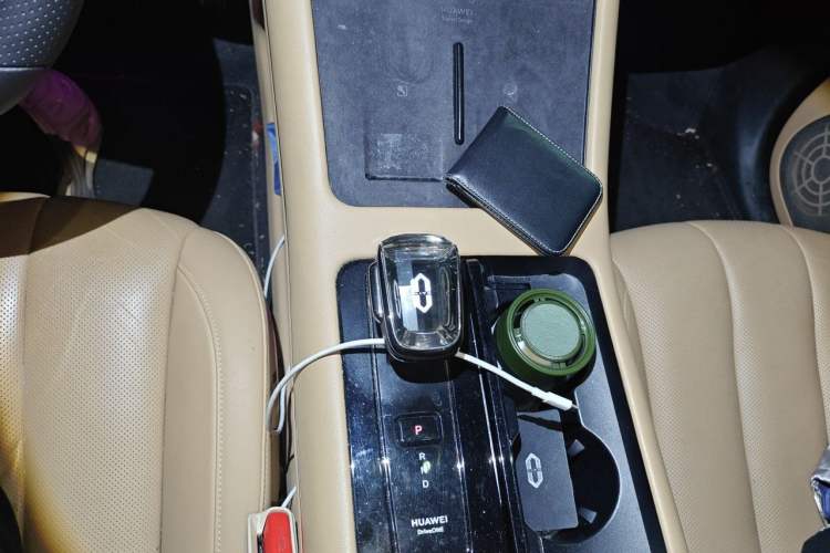 Used Hima AITO M7 2022 1.5T Four-Wheel Drive Luxury Edition Gear Lever