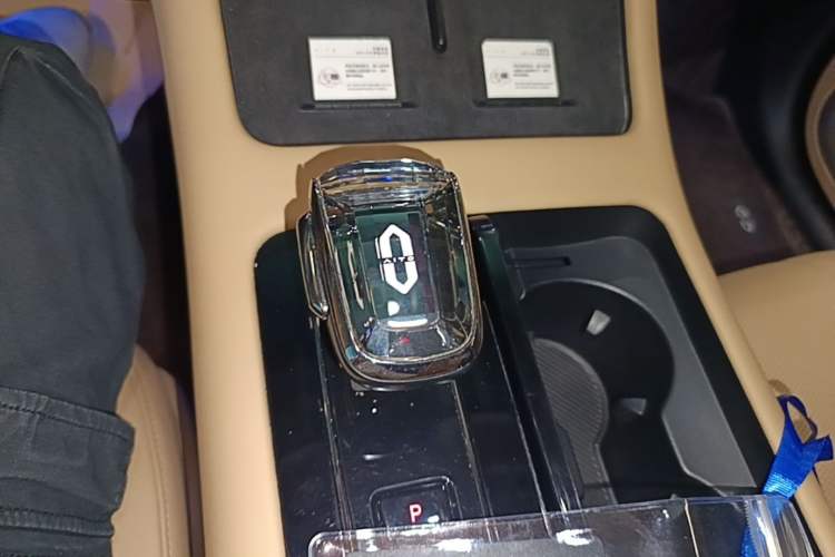 Used Hima AITO M7 2022 1.5T Four-Wheel Drive Luxury Edition Gear Lever