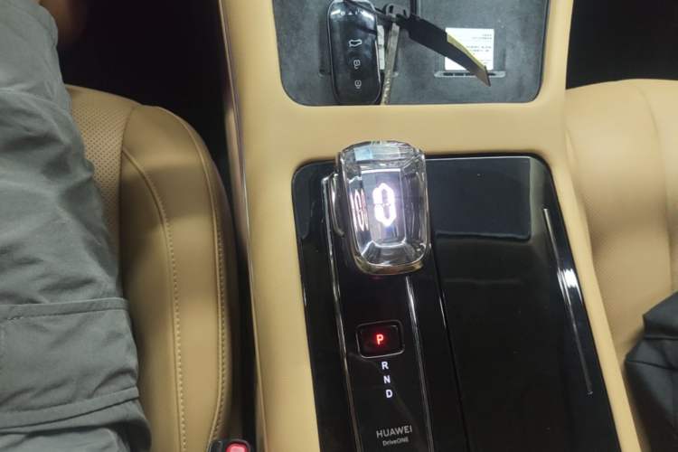 Used Hima AITO M7 2022 1.5T Four-Wheel Drive Luxury Edition Gear Lever