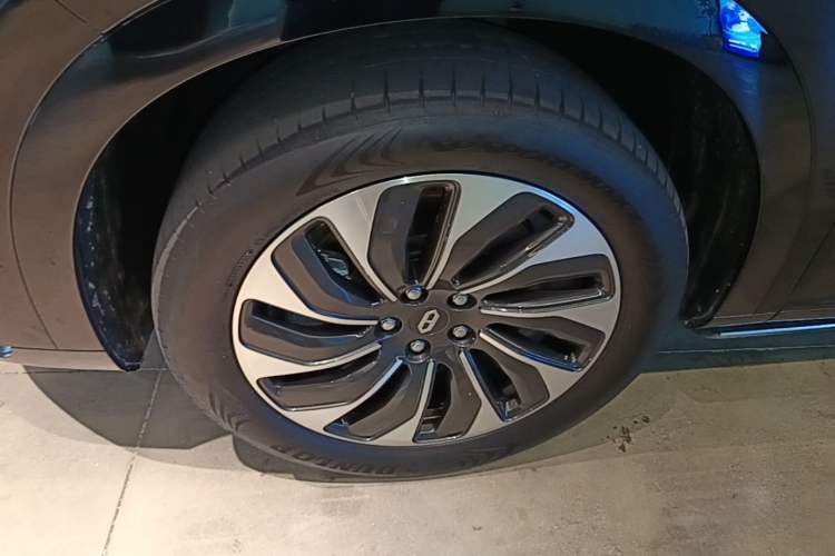 Used Hima AITO M7 2022 1.5T Four-Wheel Drive Luxury Edition Left Front Wheel Hub