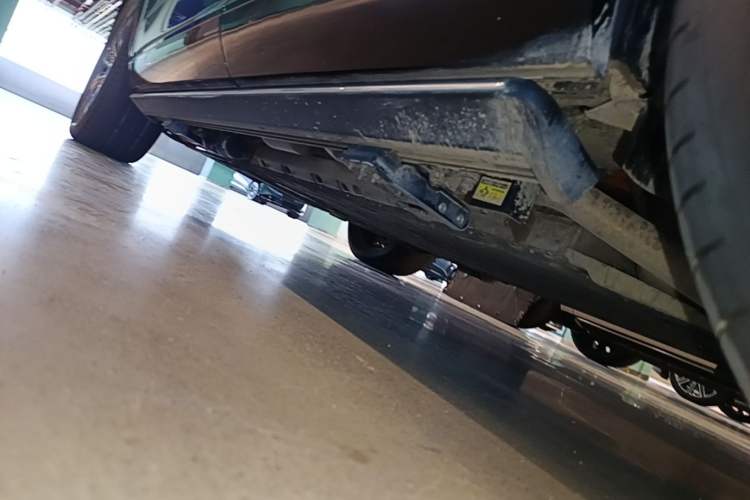 Used Hima AITO M7 2022 1.5T Four-Wheel Drive Luxury Edition Left Side Sill