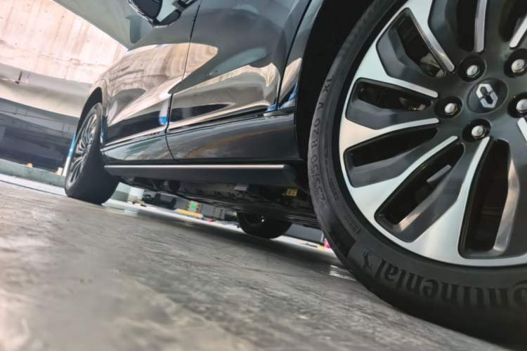 Used Hima AITO M7 2022 1.5T Four-Wheel Drive Luxury Edition Left Side Sill