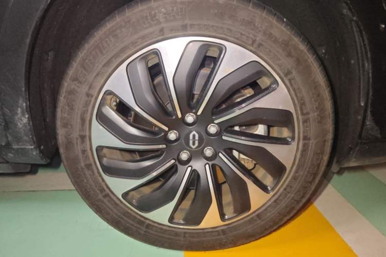 Used Hima AITO M7 2022 1.5T Rear-Drive Comfort Edition Right Front Wheel Hub