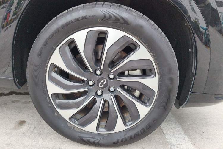 Used Hima AITO M7 2022 1.5T Four-Wheel Drive Luxury Edition Right Front Wheel Hub