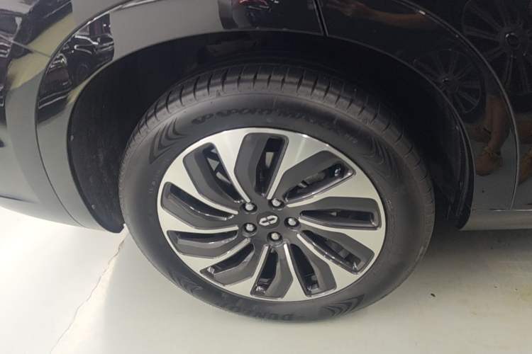 Used Hima AITO M7 2022 1.5T Four-Wheel Drive Luxury Edition Right Rear Wheel Hub
