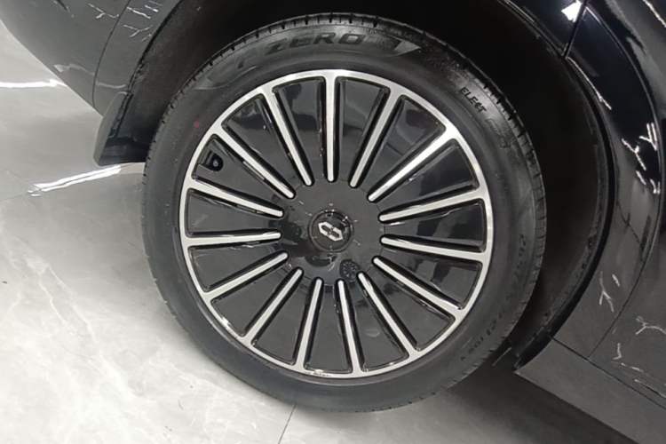 Used Hima AITO M7 2022 1.5T Four-Wheel Drive Flagship Edition Right Rear Wheel Hub