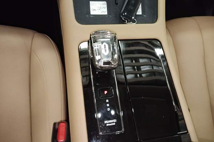 Used Hima AITO M7 2022 1.5T Four-Wheel Drive Luxury Edition Gear Lever