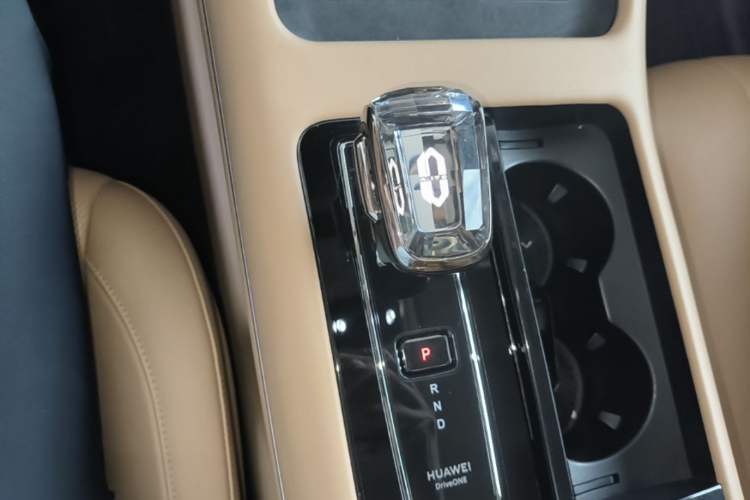 Used Hima AITO M7 2022 1.5T Four-Wheel Drive Luxury Edition Gear Lever