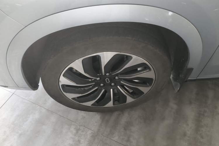 Used Hima AITO M7 2022 1.5T Four-Wheel Drive Luxury Edition Left Front Wheel Hub
