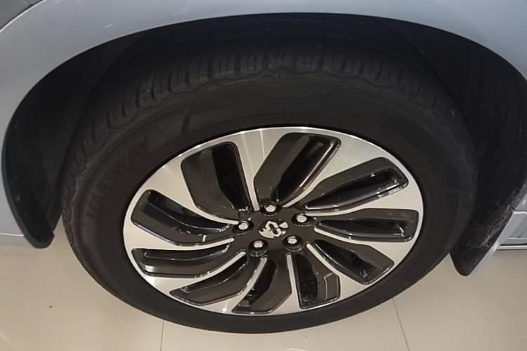 Used Hima AITO M7 2022 1.5T Four-Wheel Drive Luxury Edition Left Front Wheel Hub