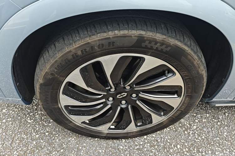 Used Hima AITO M7 2022 1.5T Four-Wheel Drive Luxury Edition Left Front Wheel Hub