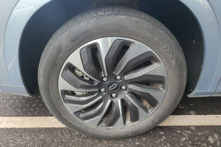 Used Hima AITO M7 2022 1.5T Four-Wheel Drive Luxury Edition Left Front Wheel Hub