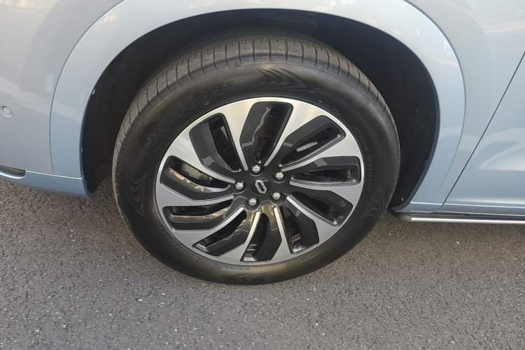 Used Hima AITO M7 2022 1.5T Four-Wheel Drive Luxury Edition Left Front Wheel Hub