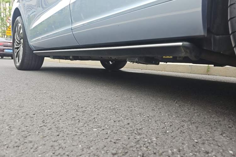 Used Hima AITO M7 2022 1.5T Four-Wheel Drive Luxury Edition Left Side Sill