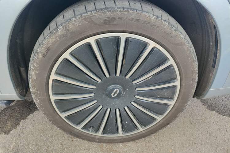 Used Hima AITO M7 2022 1.5T Four-Wheel Drive Luxury Edition Right Front Wheel Hub