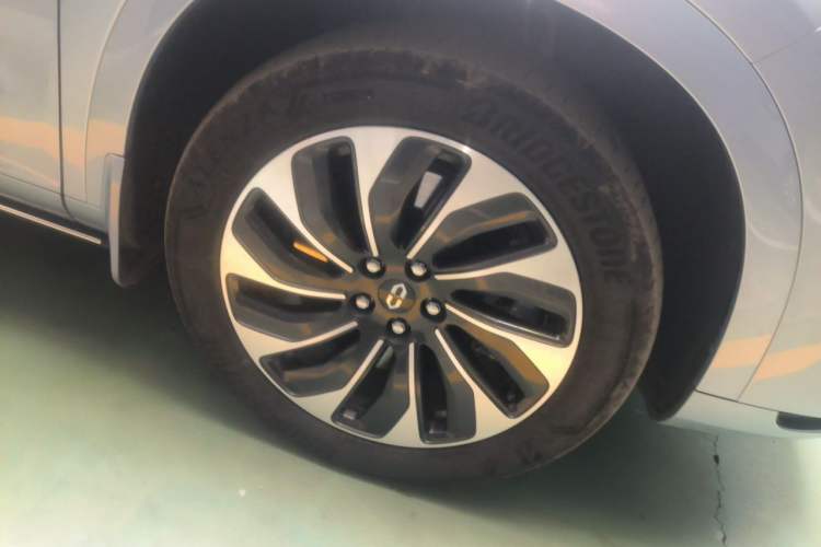 Used Hima AITO M7 2022 1.5T Four-Wheel Drive Luxury Edition Right Front Wheel Hub