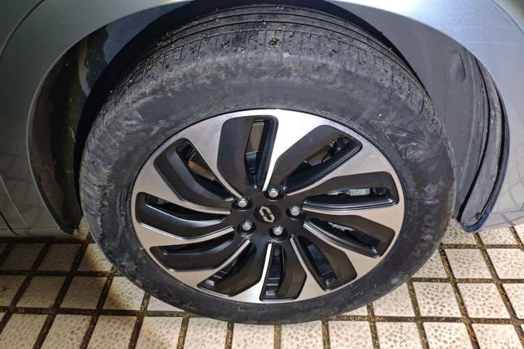 Used Hima AITO M7 2022 1.5T Four-Wheel Drive Luxury Edition Right Front Wheel Hub