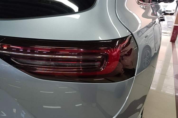 Used Hima AITO M7 2022 1.5T Four-Wheel Drive Luxury Edition Right Rear Taillight