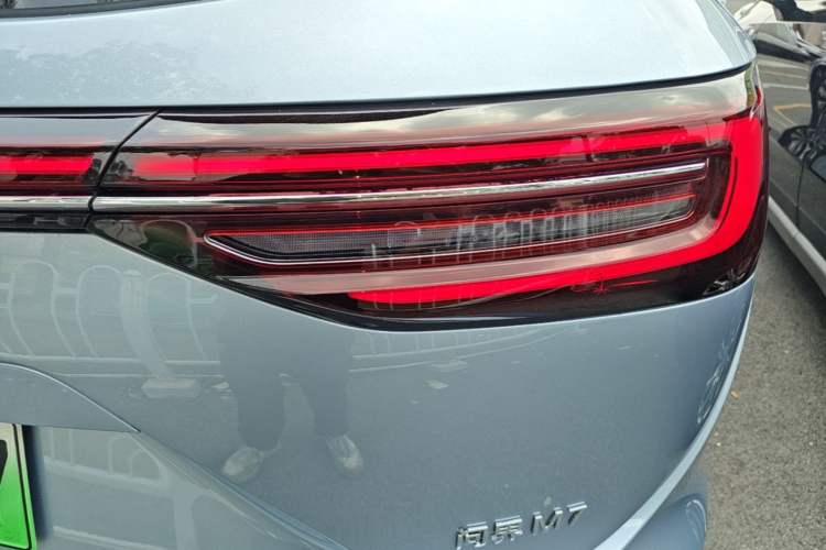 Used Hima AITO M7 2022 1.5T Four-Wheel Drive Luxury Edition Right Rear Taillight