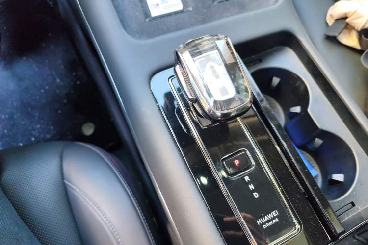 Used Hima AITO M7 2022 1.5T Four-Wheel Drive Luxury Edition Gear Lever