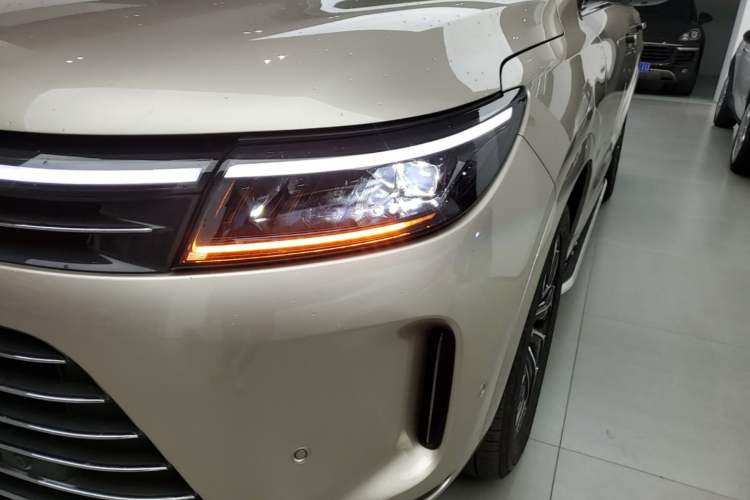 Used Hima AITO M7 2022 1.5T Four-Wheel Drive Luxury Edition Left Front Headlight
