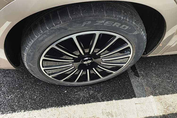 Used Hima AITO M7 2022 1.5T Four-Wheel Drive Flagship Edition Left Front Wheel Hub