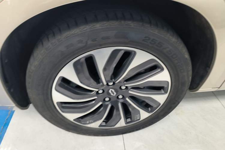 Used Hima AITO M7 2022 1.5T Four-Wheel Drive Luxury Edition Left Front Wheel Hub