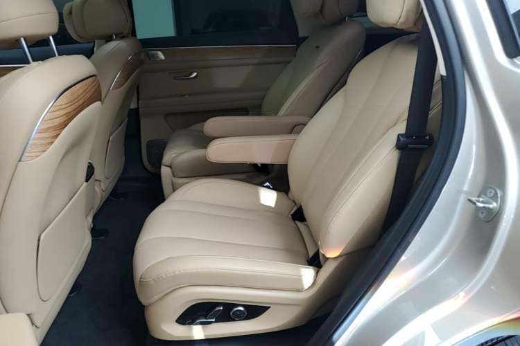 Used Hima AITO M7 2022 1.5T Four-Wheel Drive Luxury Edition Left Rear Seat