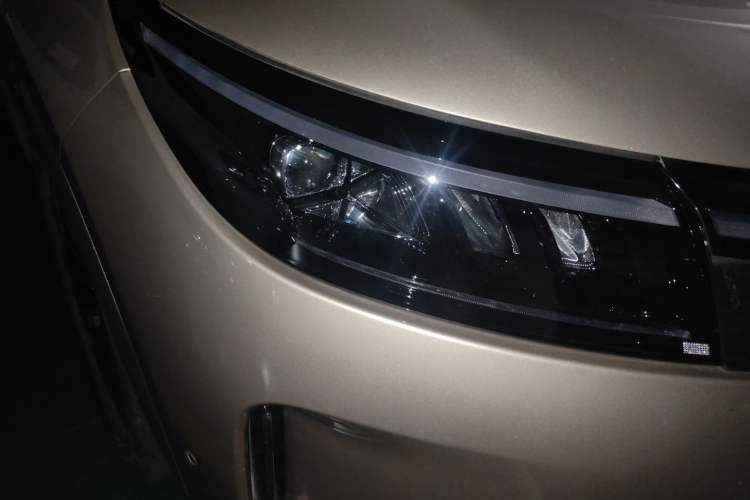 Used Hima AITO M7 2022 1.5T Rear-Drive Comfort Edition Right Front Headlight