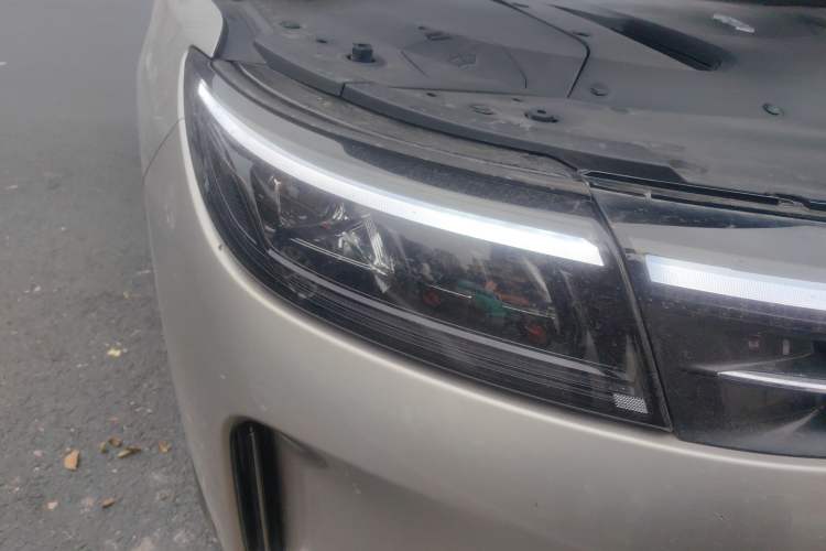 Used Hima AITO M7 2022 1.5T Rear-Drive Comfort Edition Right Front Headlight