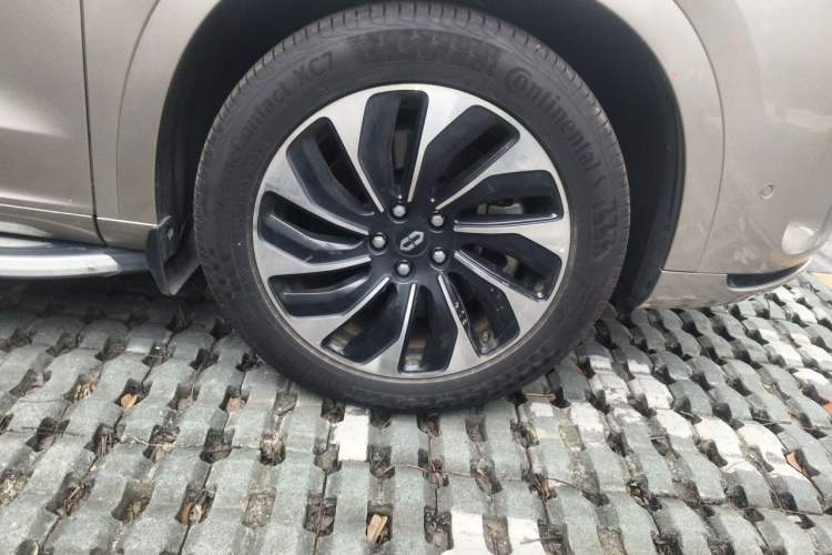 Used Hima AITO M7 2022 1.5T Rear-Drive Comfort Edition Right Front Wheel Hub