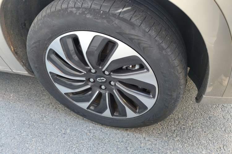 Used Hima AITO M7 2022 1.5T Four-Wheel Drive Luxury Edition Right Front Wheel Hub