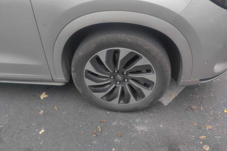 Used Hima AITO M7 2022 1.5T Rear-Drive Comfort Edition Right Front Wheel Hub