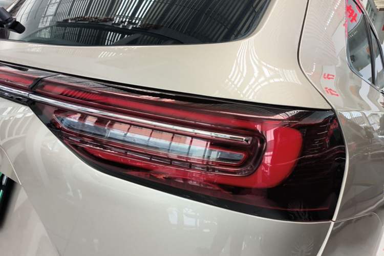 Used Hima AITO M7 2022 1.5T Four-Wheel Drive Luxury Edition Right Rear Taillight