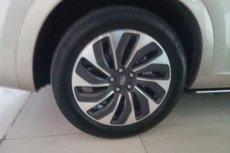 Used Hima AITO M7 2022 1.5T Four-Wheel Drive Luxury Edition Right Rear Wheel Hub