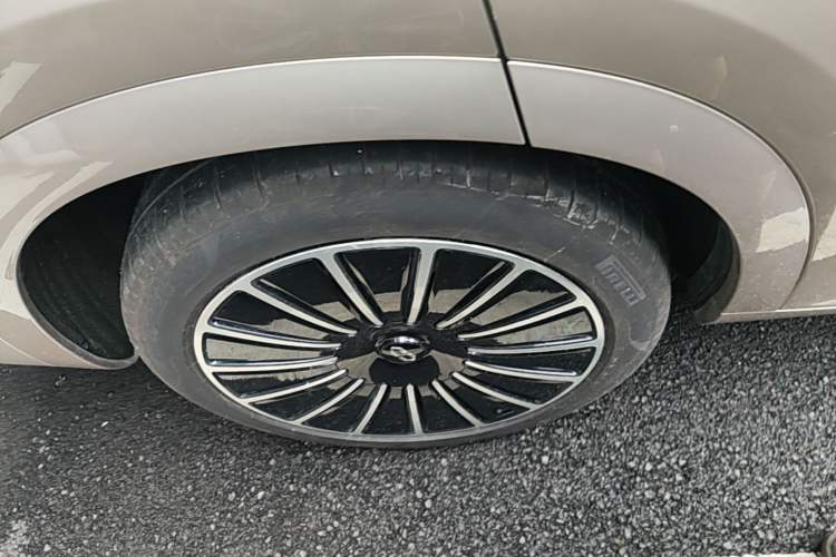 Used Hima AITO M7 2022 1.5T Four-Wheel Drive Flagship Edition Right Rear Wheel Hub