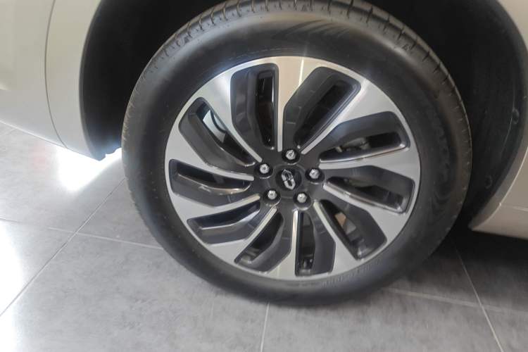 Used Hima AITO M7 2022 1.5T Rear-Drive Comfort Edition Right Rear Wheel Hub