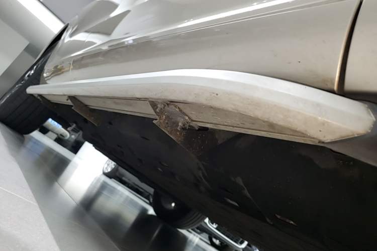 Used Hima AITO M7 2022 1.5T Four-Wheel Drive Luxury Edition Right Side Sill