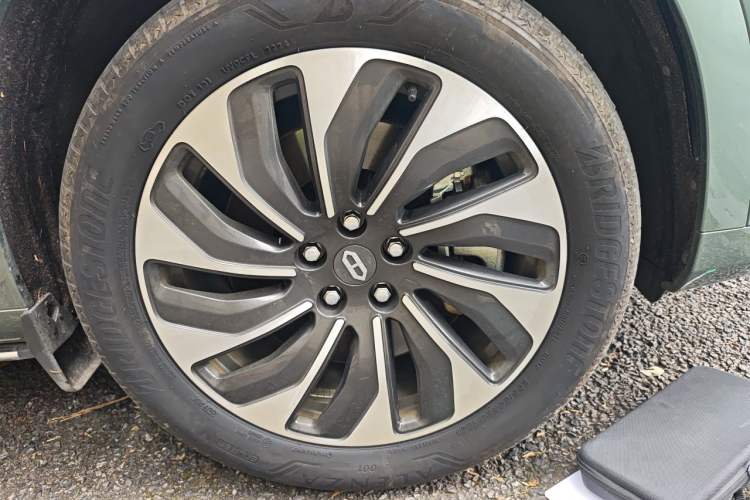 Used Hima AITO M7 2022 1.5T Rear-Drive Comfort Edition Right Front Wheel Hub