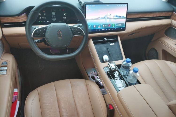 Used Hima AITO M7 2022 1.5T Four-Wheel Drive Luxury Edition Center Console