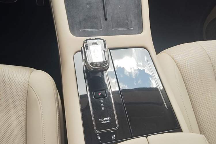 Used Hima AITO M7 2022 1.5T Four-Wheel Drive Luxury Edition Gear Lever