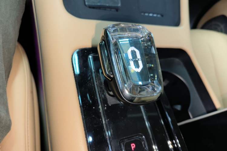 Used Hima AITO M7 2022 1.5T Four-Wheel Drive Luxury Edition Gear Lever
