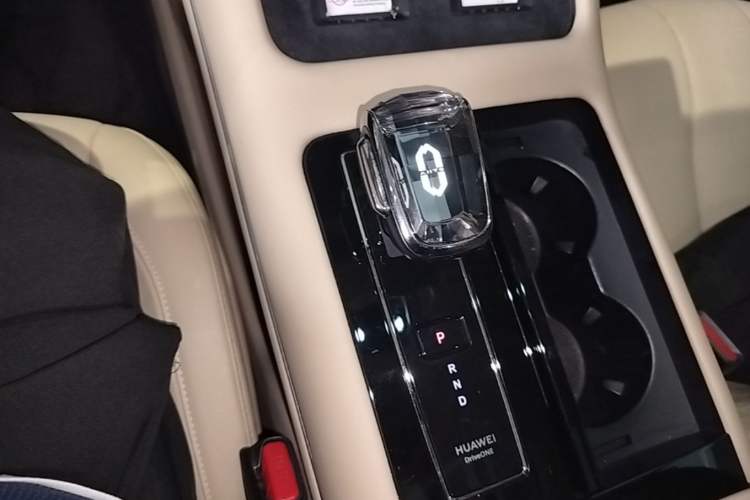 Used Hima AITO M7 2022 1.5T Four-Wheel Drive Luxury Edition Gear Lever