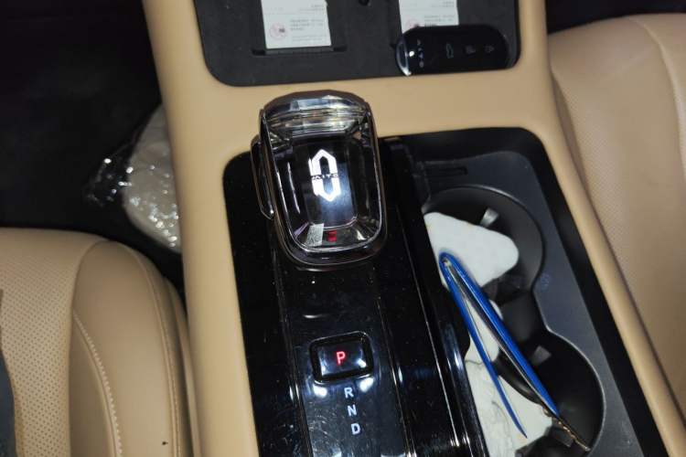 Used Hima AITO M7 2022 1.5T Four-Wheel Drive Luxury Edition Gear Lever