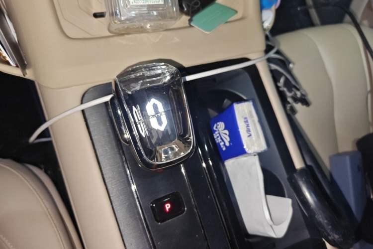 Used Hima AITO M7 2022 1.5T Four-Wheel Drive Luxury Edition Gear Lever